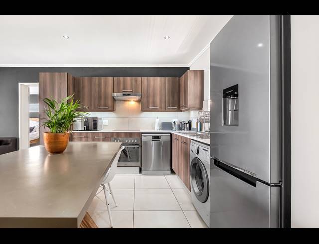 2 BEDROOM APARTMENT FOR SALE IN SANDOWN